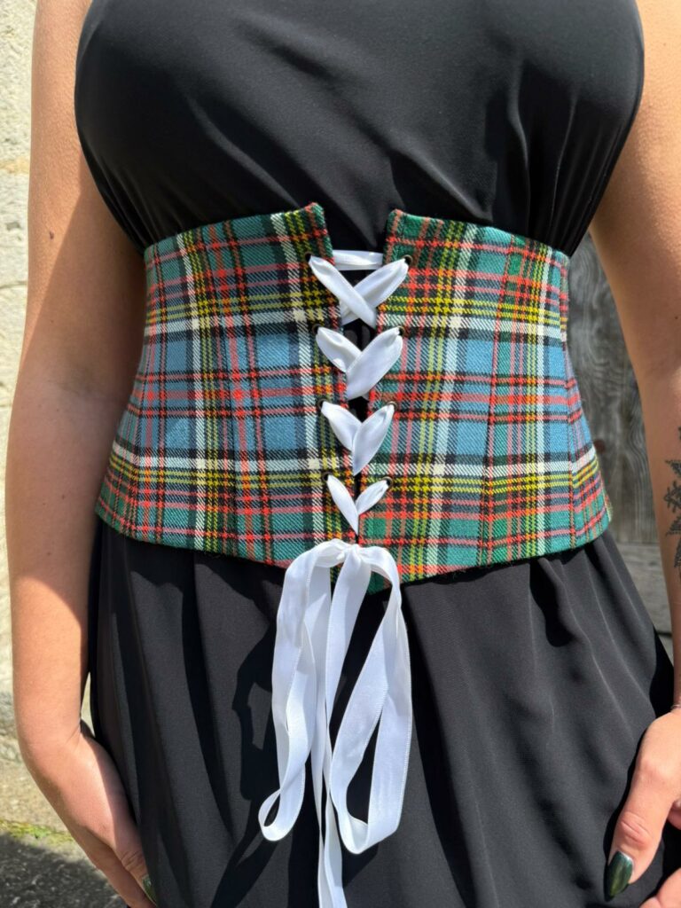 Corset serre-taille médiéval Caledonia - tartan authentique écossais multicolore lacets blancs fait main- Tenue medievale